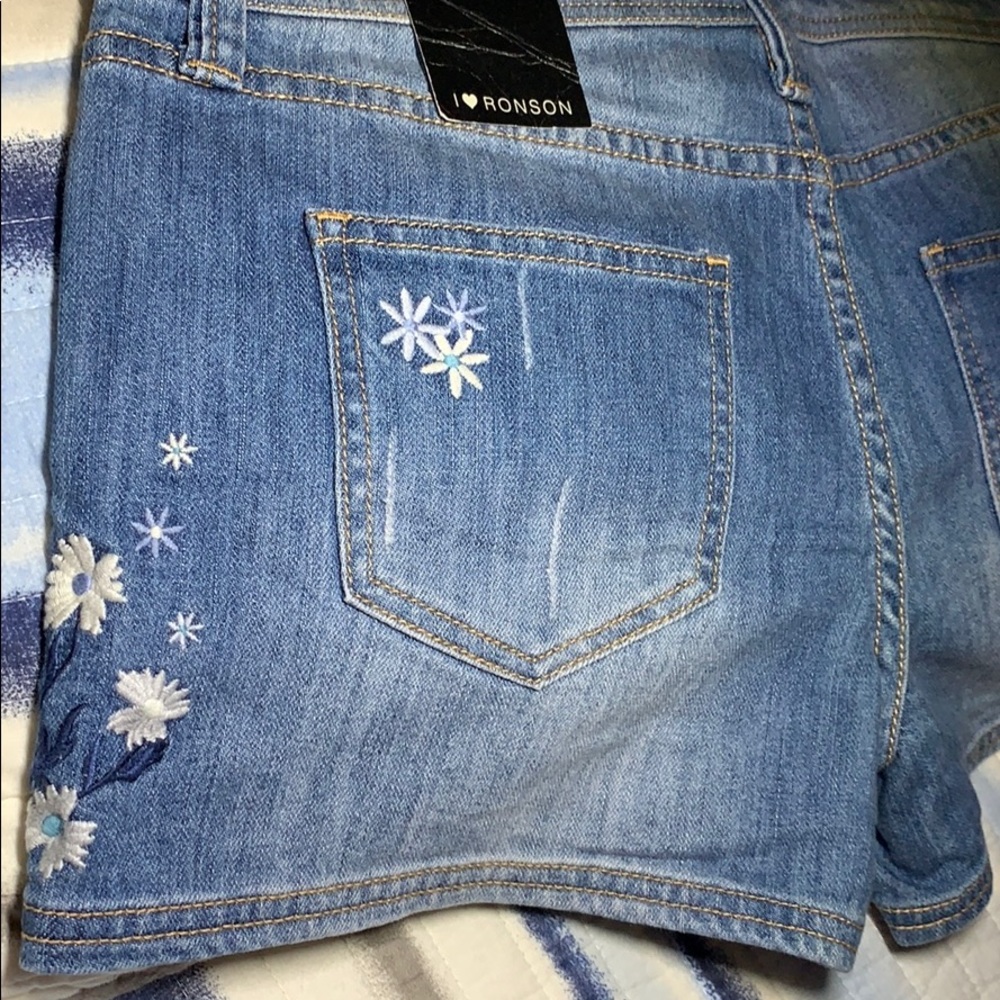 I ❤️Ronson Shorts - Picture 4 of 7